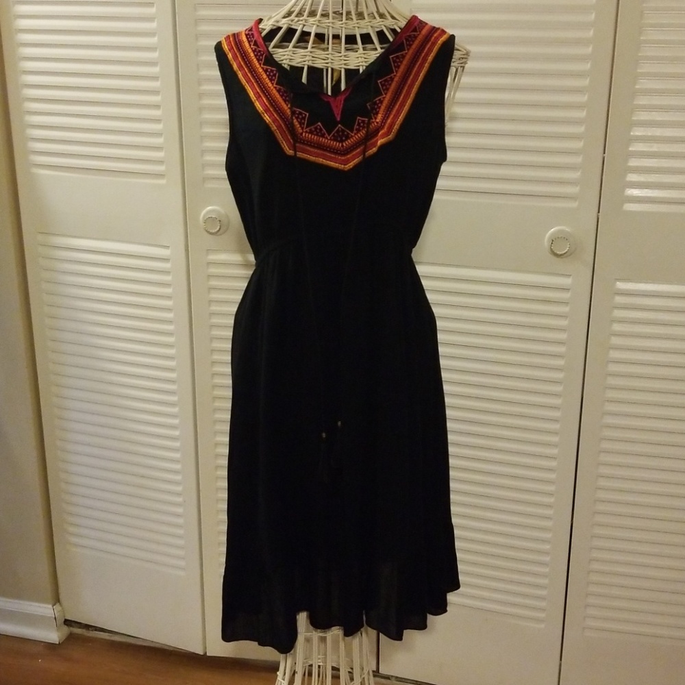 Black sleeveless linen dress